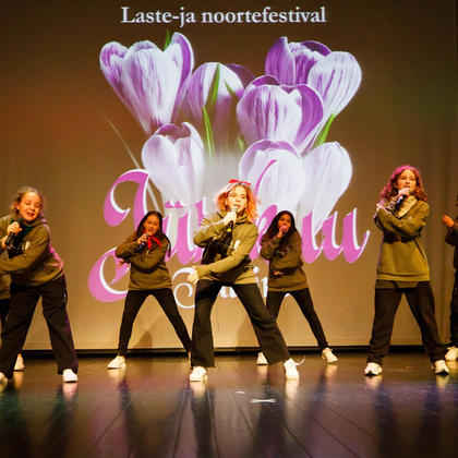 Tanssiesitys lasten ja nuorten festivaalilla